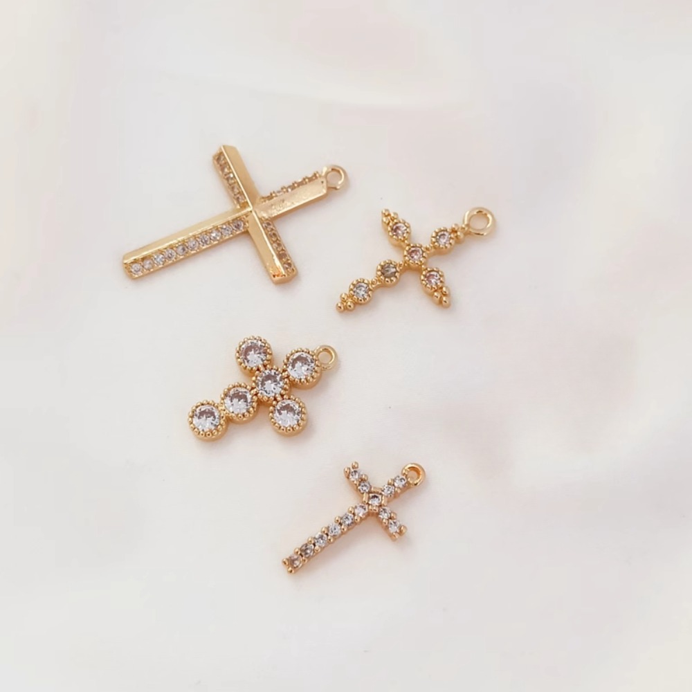 Cross Pendant Necklace Gold - سوار متقاطع من الزركون المطلي بالذهب