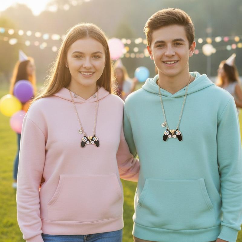قطعتان من قلادة المغناطيسية عل - مراجعة Magnetic Couple Matching Necklaces وسعره