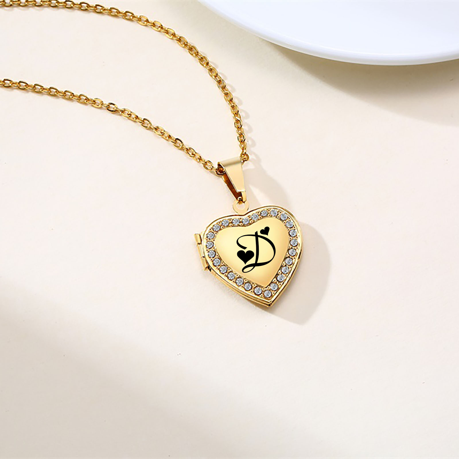 الحرة النقش الأحرف الأولى القل - مراجعة Heart Locket Necklace Photo وسعره