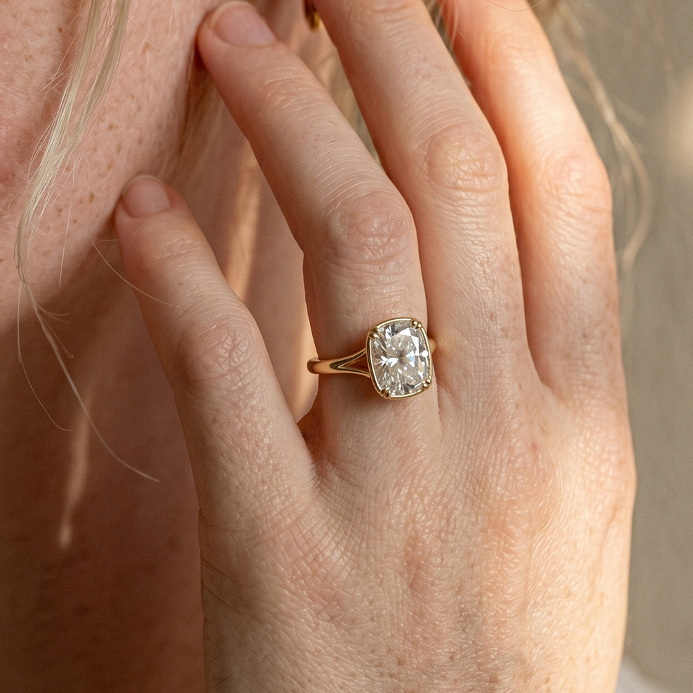 خاتم من الفضة الإسترلينية عيار - مراجعة Moissanite Engagement Ring 1 Carat وسعره