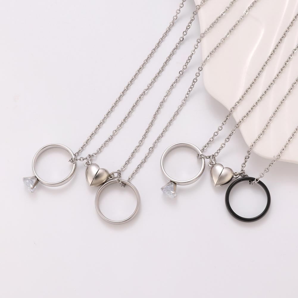 قلادة بحلقة على شكل قلب، طقم ق - مراجعة Magnetic Couple Matching Necklaces وسعره