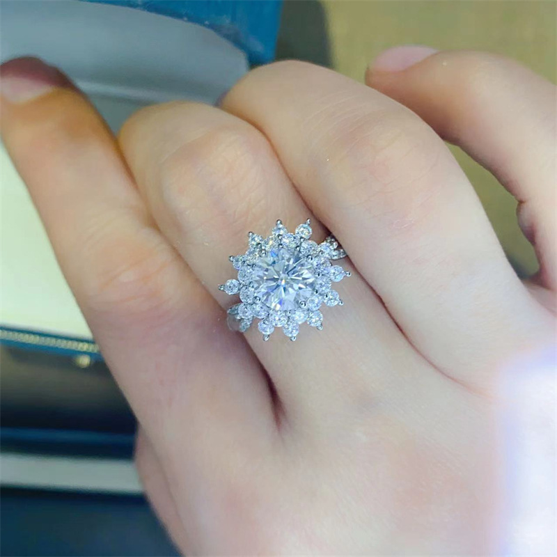 خاتم ألماس فاخر من الذهب الأبي - مراجعة Moissanite Engagement Ring 1 Carat وسعره