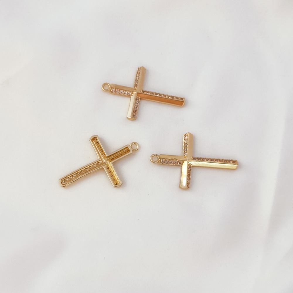 سوار متقاطع من الزركون المطلي  - مراجعة Cross Pendant Necklace Gold وسعره