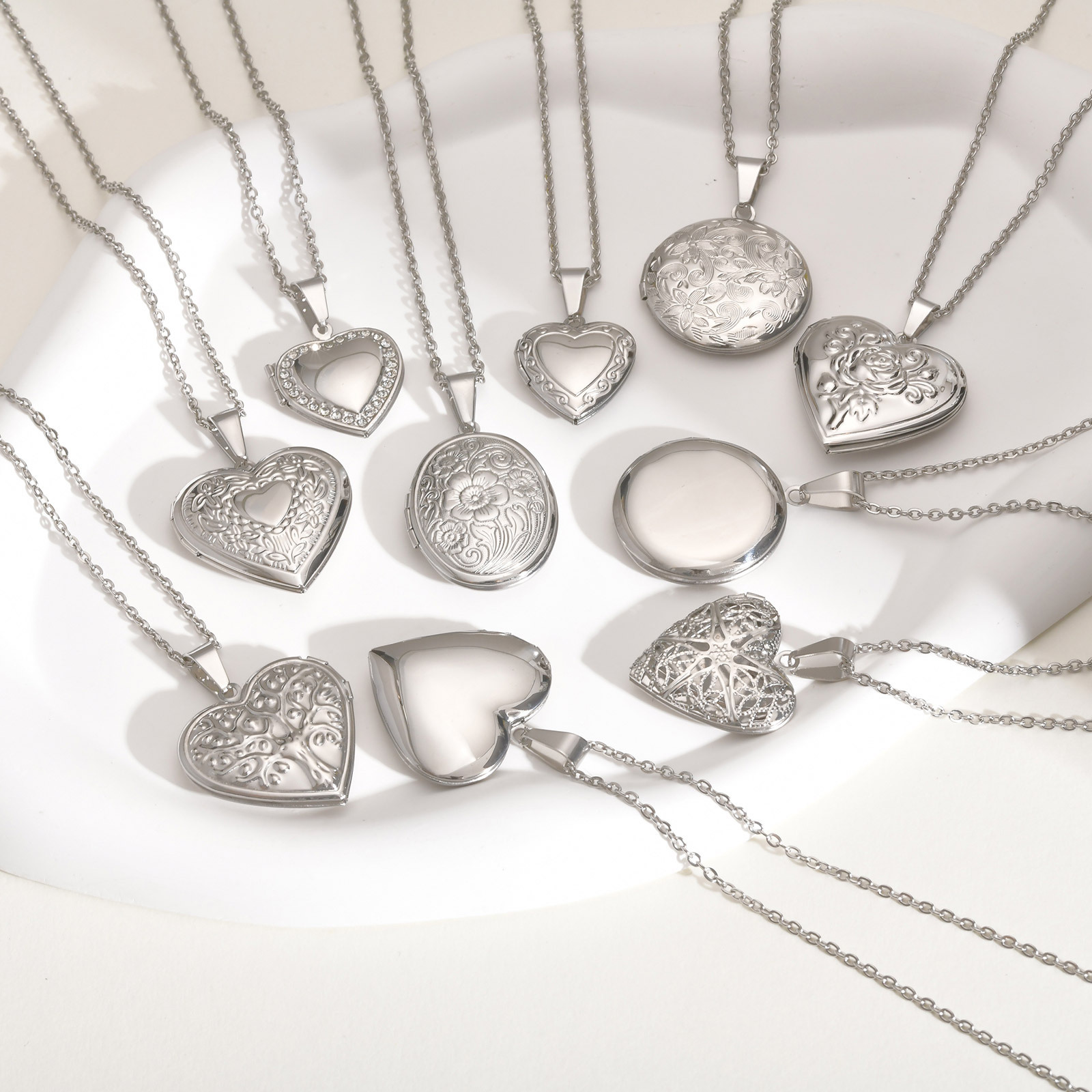Vnox Never Fade قلادة مدلاة نس - مراجعة Heart Locket Necklace Photo وسعره